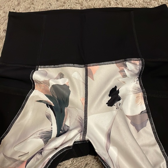 EUC lot of 2 Athleta mesh black and white yoga leggings with pockets sz S - Picture 3 of 8